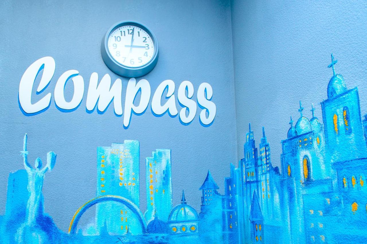U-Compass Albergue Kiev Exterior foto